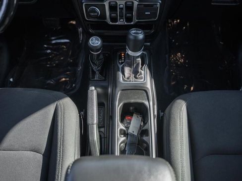 Used 2020 Jeep Wrangler Unlimited Sahara image 29