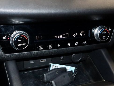 Used 2022 Mitsubishi Outlander SE image 32