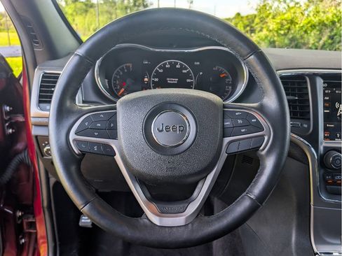Used 2018 Jeep Grand Cherokee Altitude AWD/4WD image 22