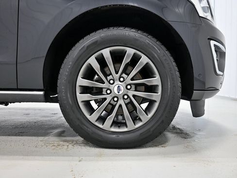 Used 2020 Ford Expedition Limited w/ Equipment Group 301A AWD/4WD image 41