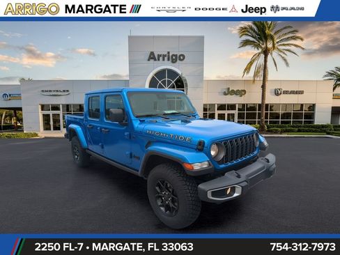 Used 2024 Jeep Gladiator Sport AWD/4WD image 2