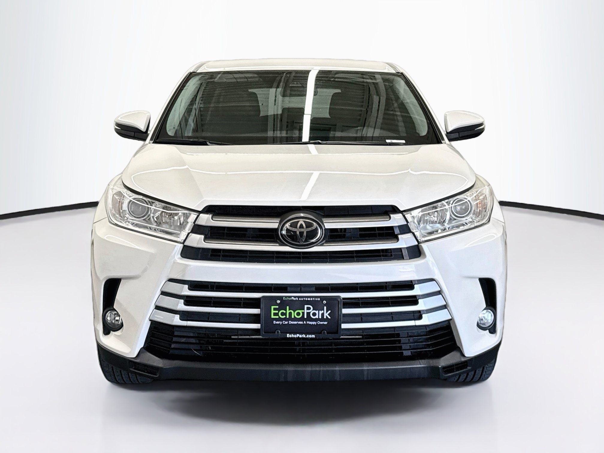 Used 2018 Toyota Highlander Plus FWD image 2