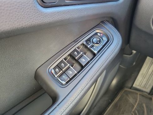 Used 2018 Porsche Macan AWD/4WD image 26
