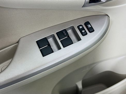 Used 2013 Toyota Corolla LE image 15