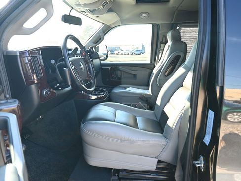 Used 2018 GMC Savana 2500 LS image 17