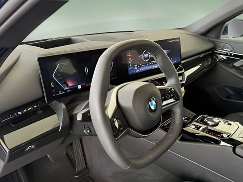 Used 2025 BMW 530i w/ Premium Package image 20