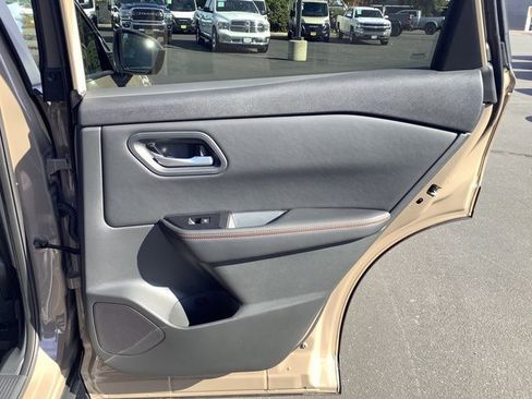 Used 2025 Nissan Rogue SV image 34