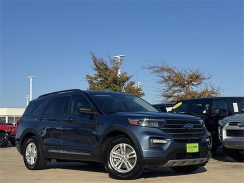Used 2020 Ford Explorer XLT w/ Equipment Group 202A image 2