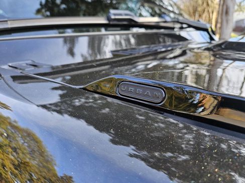 Used 2024 Land Rover Defender 110 V8 image 87