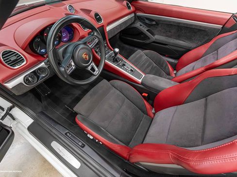 Used 2020 Porsche 718 Boxster Spyder RWD image 38