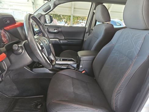 Used 2016 Toyota Tacoma TRD Sport w/ Premium & Technology Package AWD/4WD image 17