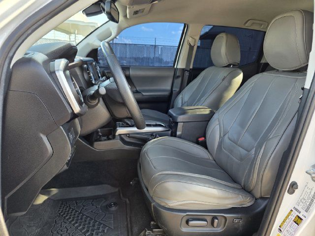 Used 2022 Toyota Tacoma SR5 w/ Technology Package AWD/4WD image 12