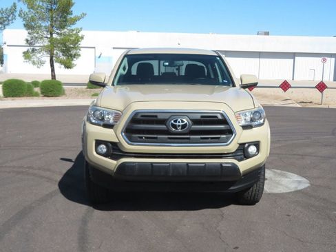 Used 2016 Toyota Tacoma SR5 w/ SR5 Appearance Package (SN) image 11
