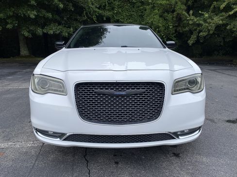 Used 2016 Chrysler 300 C RWD image 3