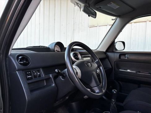 Used 2005 Scion xB image 9