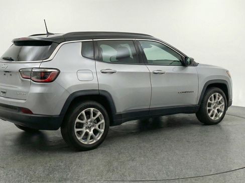 Used 2025 Jeep Compass Limited AWD/4WD image 9