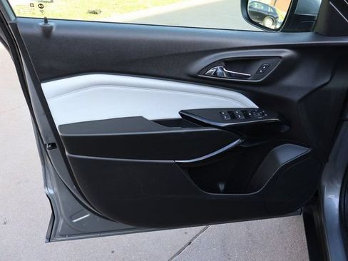 Used 2025 Chevrolet Trax LT FWD image 22