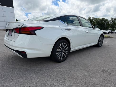 Used 2024 Nissan Altima 2.5 SV FWD image 17