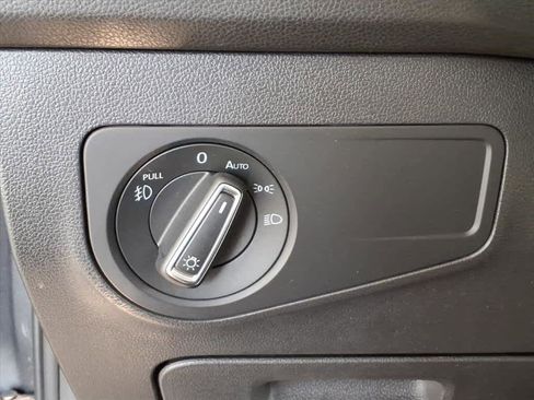 Used 2021 Volkswagen Tiguan SE R-Line image 11