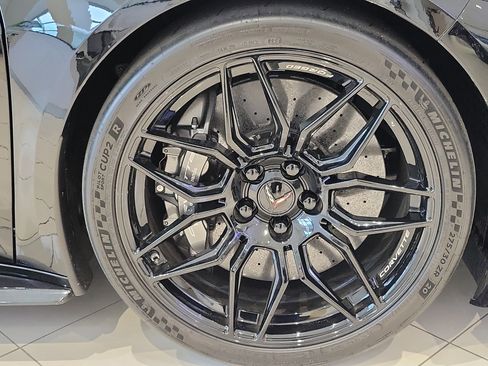 Used 2024 Chevrolet Corvette Z06 w/ Z07 Performance Package RWD image 3