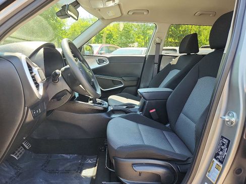 Used 2023 Kia Soul LX w/ LX Technology Package FWD image 13