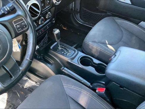 Used 2018 Jeep Wrangler Unlimited Sahara AWD/4WD image 17