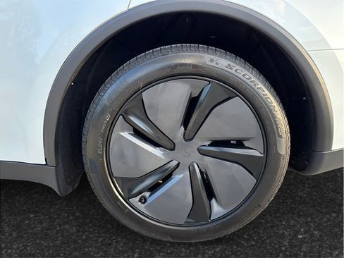 Used 2026 Tesla Model Y Long Range image 14