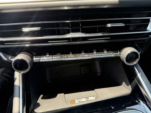 New 2026 Chevrolet Traverse LT w/ LPO, Floor Liner Package FWD image 28