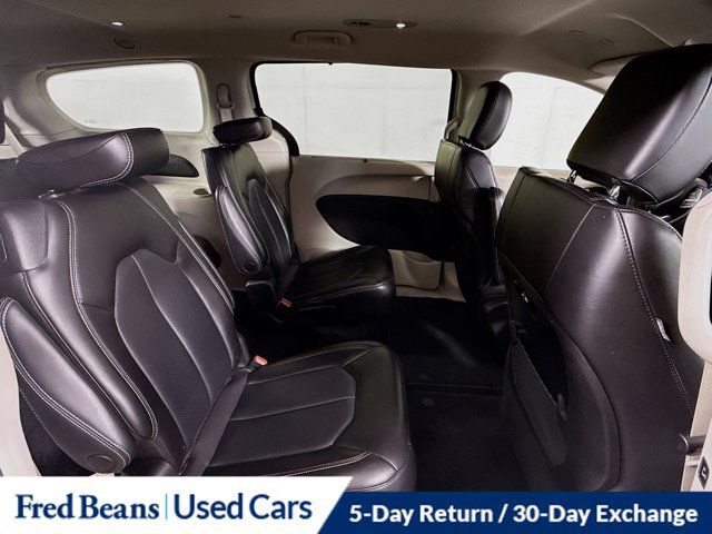 Used 2023 Chrysler Pacifica Touring-L FWD image 33