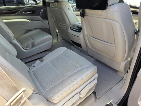 Used 2022 Cadillac Escalade Premium Luxury Platinum RWD image 11