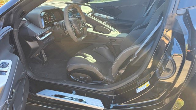 Used 2025 Chevrolet Corvette Z06 RWD image 4