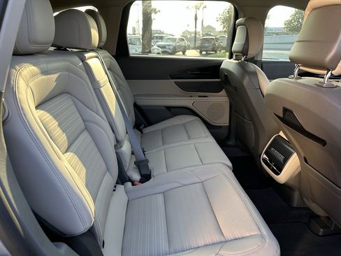 Used 2024 Lincoln Nautilus Reserve image 20