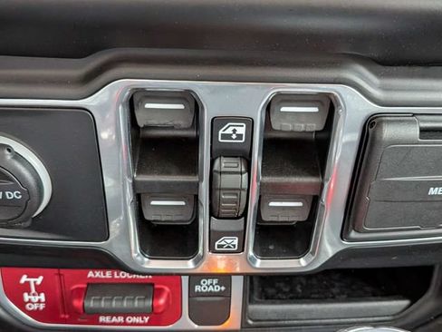 Used 2022 Jeep Gladiator Mojave w/ Cold Weather Group AWD/4WD image 28