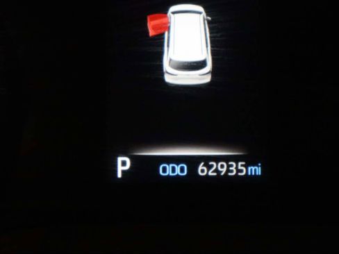 Used 2024 Toyota Sienna XLE FWD image 8