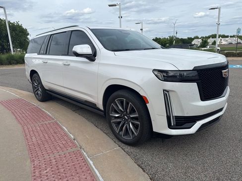 Used 2022 Cadillac Escalade ESV Sport w/ Touring Package AWD/4WD image 3