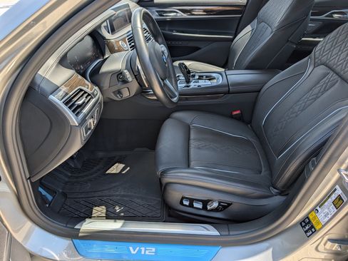 Used 2022 BMW M760i xDrive w/ Luxury Rear Seating Package AWD/4WD image 9