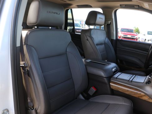 Used 2019 GMC Yukon Denali w/ Denali Ultimate Package AWD/4WD image 38