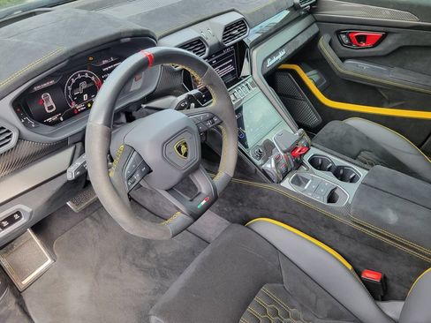 Used 2023 Lamborghini Urus Performante AWD/4WD image 22