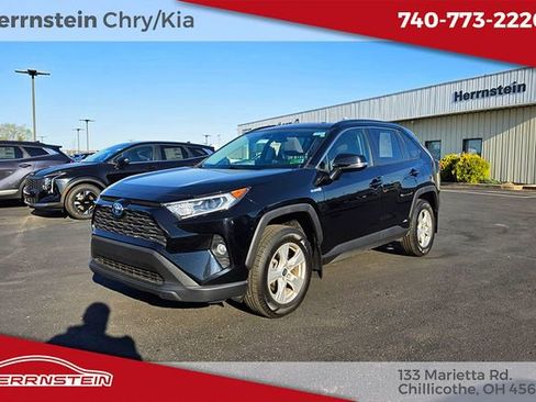 Used 2021 Toyota RAV4 XLE w/ Convenience Package AWD/4WD image 3