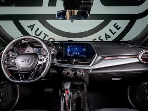 Used 2024 Chevrolet Trax RS FWD image 3