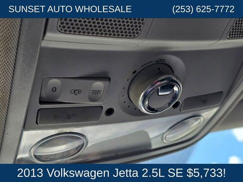 Used 2013 Volkswagen Jetta SE FWD image 36