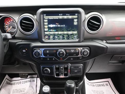 Used 2023 Jeep Gladiator Overland AWD/4WD image 16