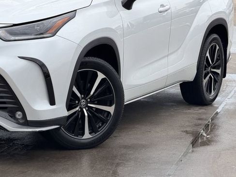 Used 2022 Toyota Highlander XSE FWD image 3