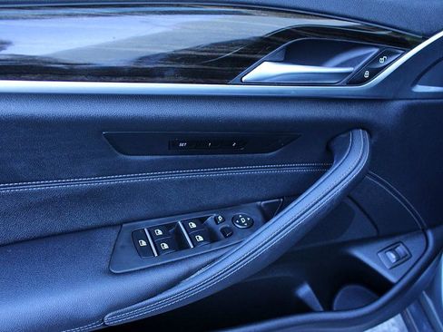 Used 2022 BMW 530i w/ Convenience Package image 10