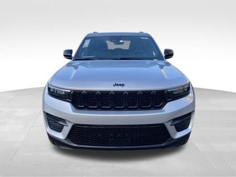 New 2025 Jeep Grand Cherokee Altitude image 2