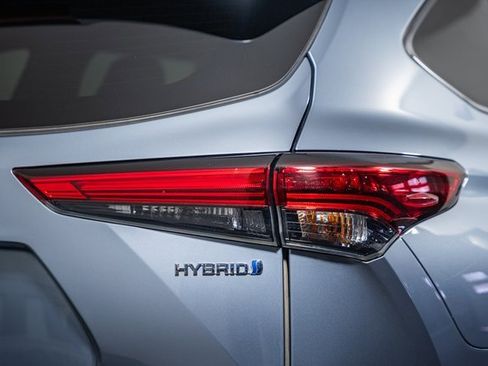 Certified 2023 Toyota Highlander LE image 6