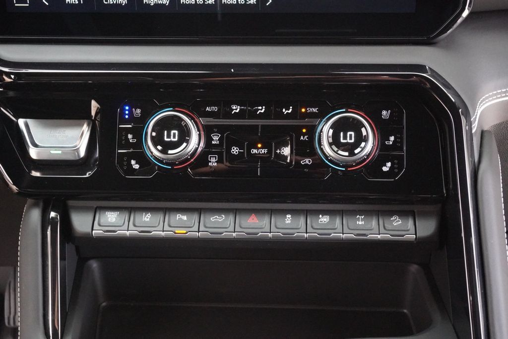 Used 2025 GMC Sierra 2500 AT4X AWD/4WD image 18