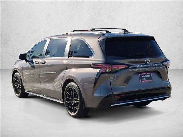 Used 2024 Toyota Sienna Platinum FWD image 8