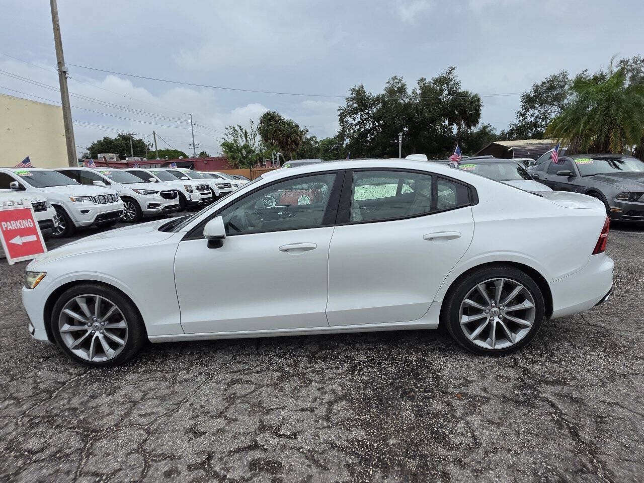 Used 2021 Volvo S60 T5 Momentum w/ Premium Package FWD image 4