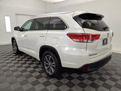 Used 2018 Toyota Highlander XLE AWD/4WD image 14